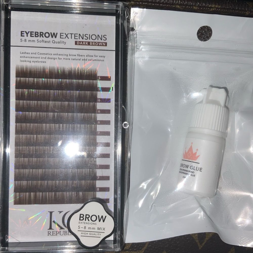 Quality eyebrow and lash extensions & glue